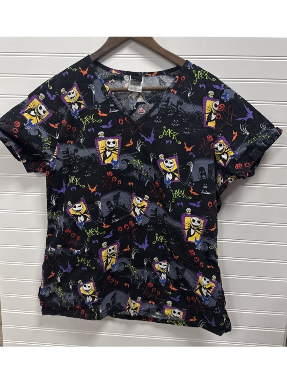 Tim Burtons NBC Nightmare Before Christmas Womens Short Sleeve Scrub Top Sz M